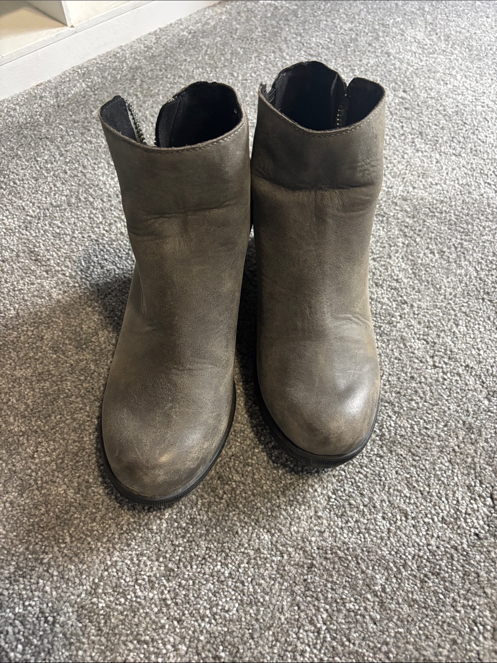 Sorel Women's Olive Gray Leather Ankle Boots